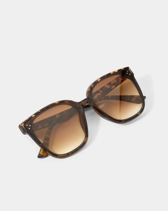 Tortoiseshell frame Savannah sunglasses with brown gradient lenses on light gray background