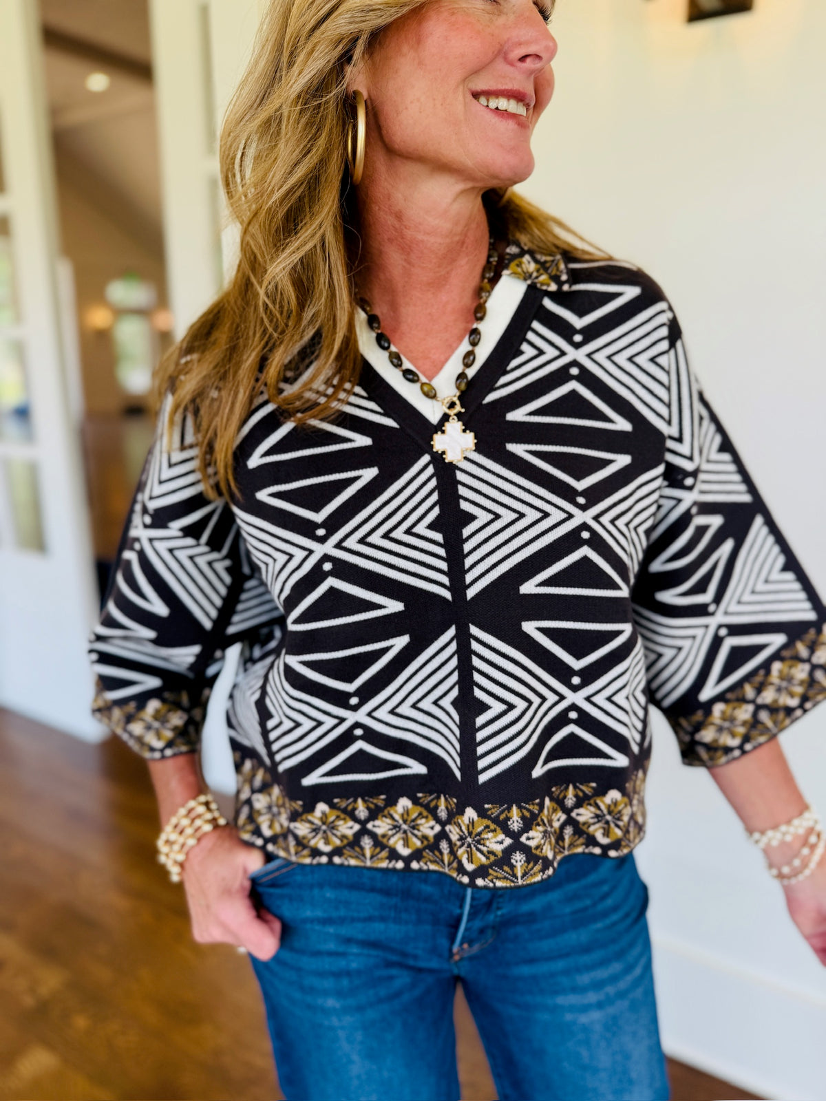 Model in the GIGIO Rylee top showing relaxed 3/4 blouson sleeves and flowy fit